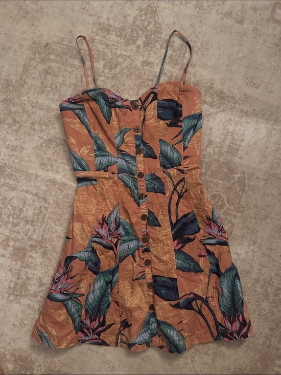 Kimchi Blue Dresses & Skirts - Urban Outfitters Kimchi Blue 0  Tropical Button-Front Green Leaf Print dress